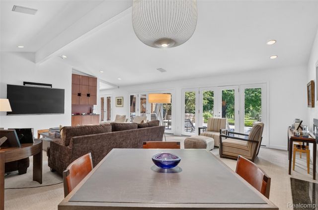 1425 Clarendon Road, Bloomfield Hills, MI 48302