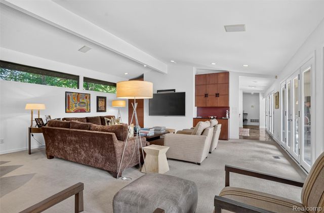 1425 Clarendon Road, Bloomfield Hills, MI 48302