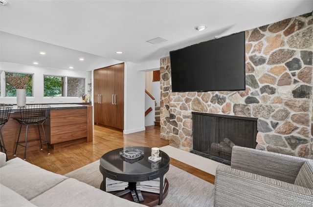 1425 Clarendon Road, Bloomfield Hills, MI 48302