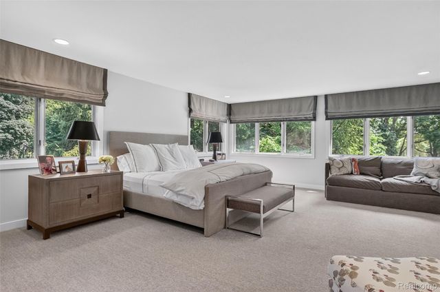 1425 Clarendon Road, Bloomfield Hills, MI 48302