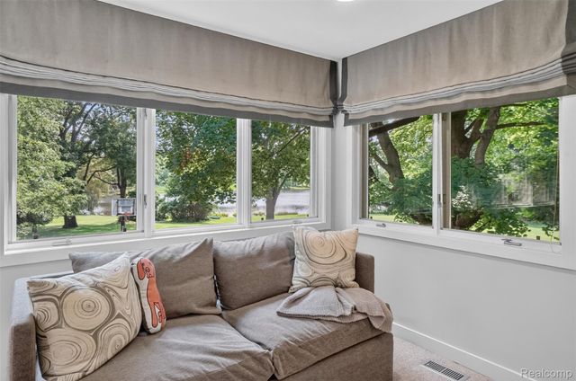1425 Clarendon Road, Bloomfield Hills, MI 48302