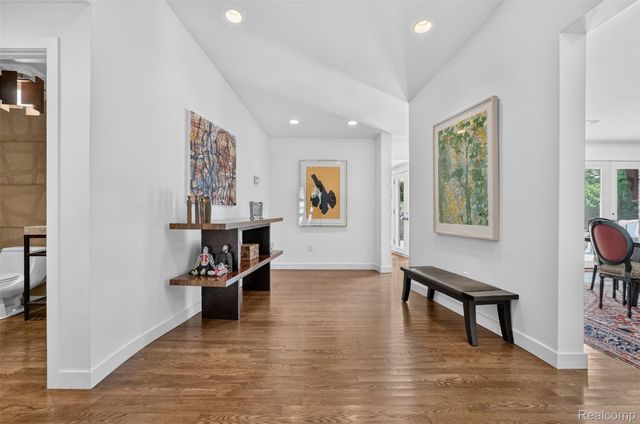 1425 Clarendon Road, Bloomfield Hills, MI 48302