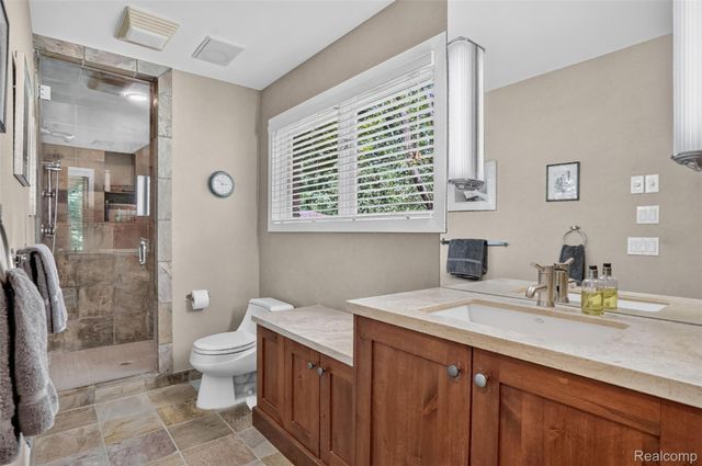 1425 Clarendon Road, Bloomfield Hills, MI 48302