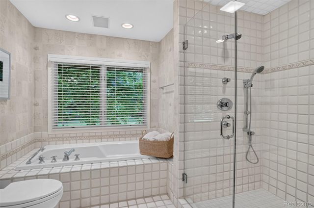 1425 Clarendon Road, Bloomfield Hills, MI 48302