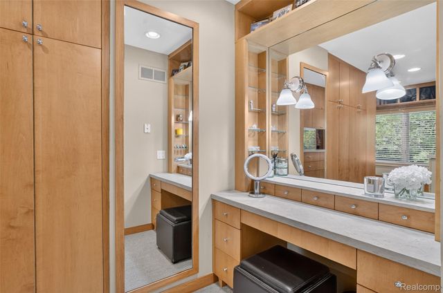 1425 Clarendon Road, Bloomfield Hills, MI 48302