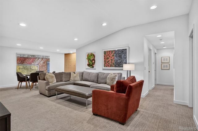 1425 Clarendon Road, Bloomfield Hills, MI 48302