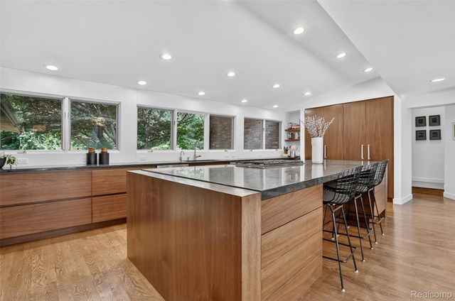 1425 Clarendon Road, Bloomfield Hills, MI 48302