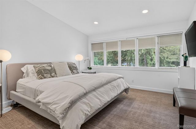 1425 Clarendon Road, Bloomfield Hills, MI 48302