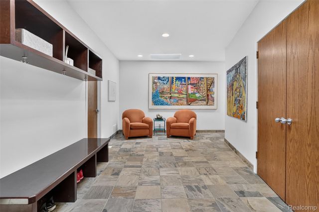 1425 Clarendon Road, Bloomfield Hills, MI 48302