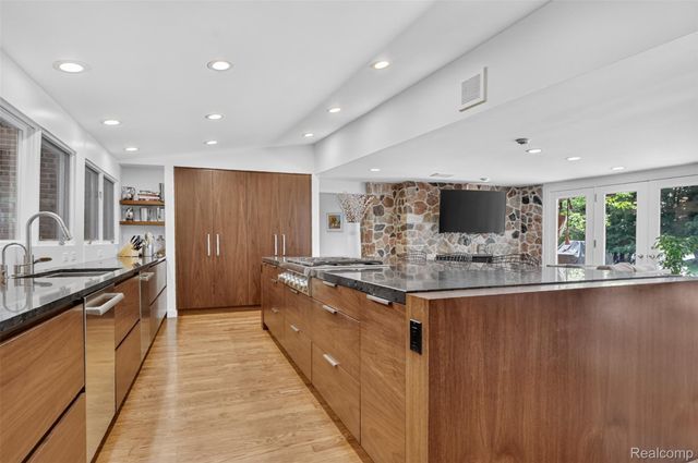 1425 Clarendon Road, Bloomfield Hills, MI 48302