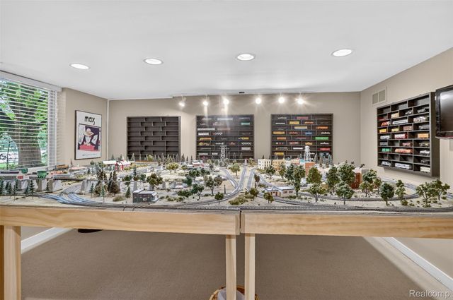 1425 Clarendon Road, Bloomfield Hills, MI 48302