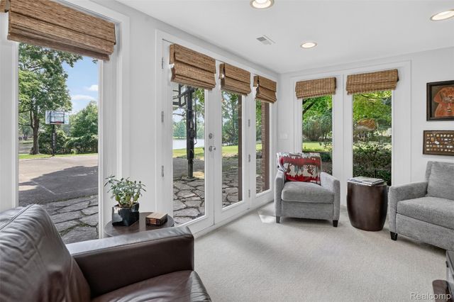 1425 Clarendon Road, Bloomfield Hills, MI 48302