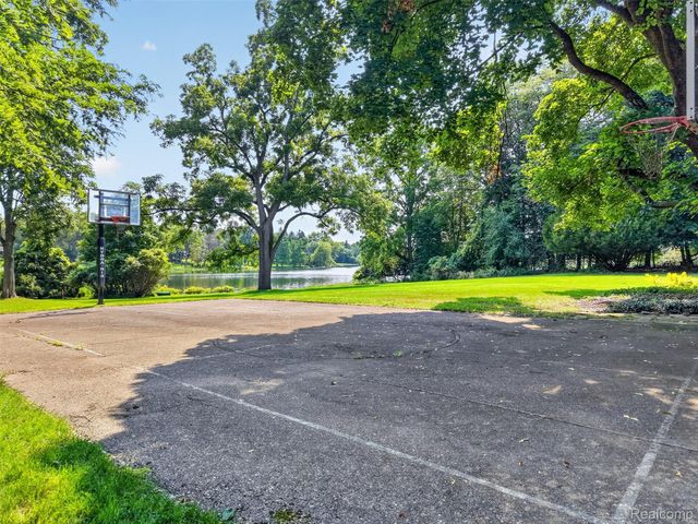 1425 Clarendon Road, Bloomfield Hills, MI 48302