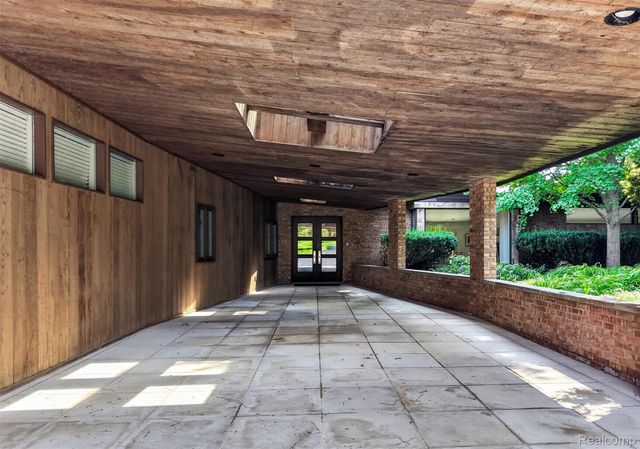 1425 Clarendon Road, Bloomfield Hills, MI 48302