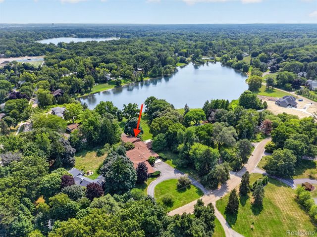 1425 Clarendon Road, Bloomfield Hills, MI 48302