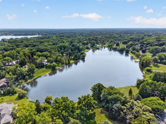 1425 Clarendon Road, Bloomfield Hills, MI 48302