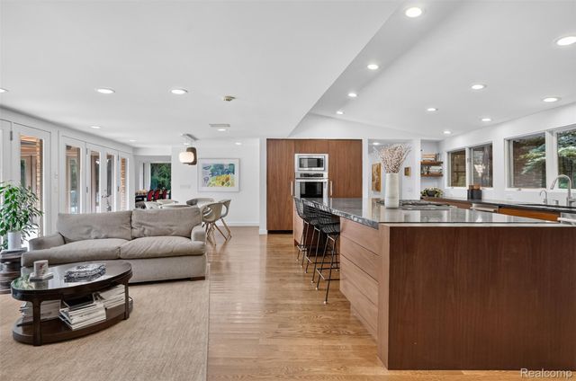 1425 Clarendon Road, Bloomfield Hills, MI 48302
