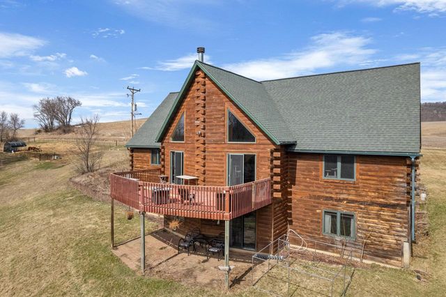 W27641 Whistlers Pass ROAD, Trempealeau, WI 54661