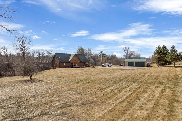 W27641 Whistlers Pass ROAD, Trempealeau, WI 54661