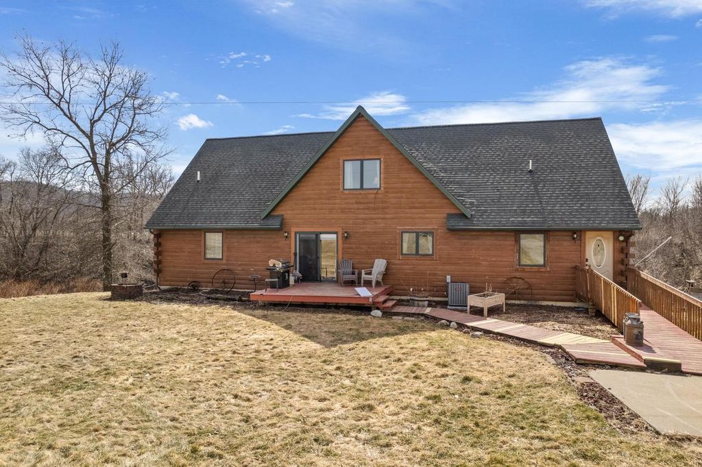 W27641 Whistlers Pass ROAD, Trempealeau, WI 54661