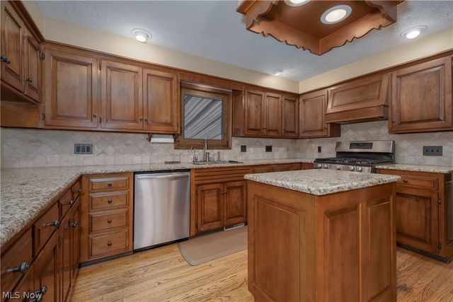 1431 Springhaven Circle NE, Massillon, OH 44646