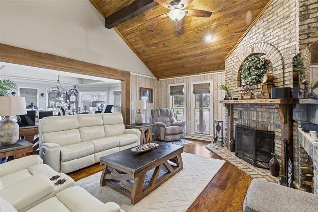 125 Highway 165, Iowa, LA 70647