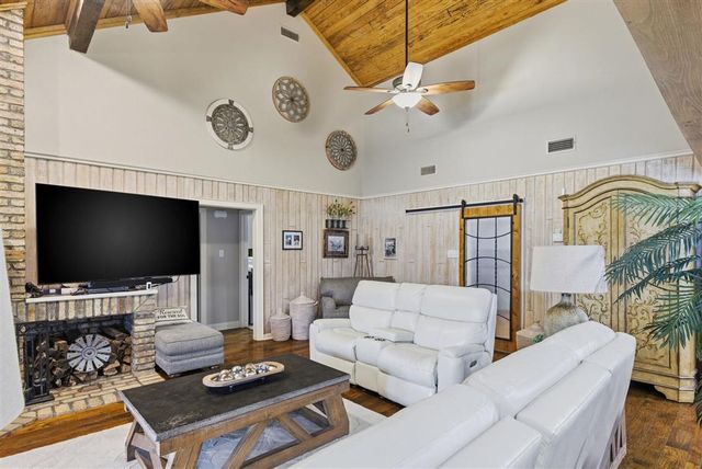 125 Highway 165, Iowa, LA 70647