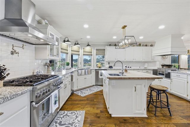 125 Highway 165, Iowa, LA 70647