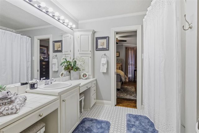 125 Highway 165, Iowa, LA 70647