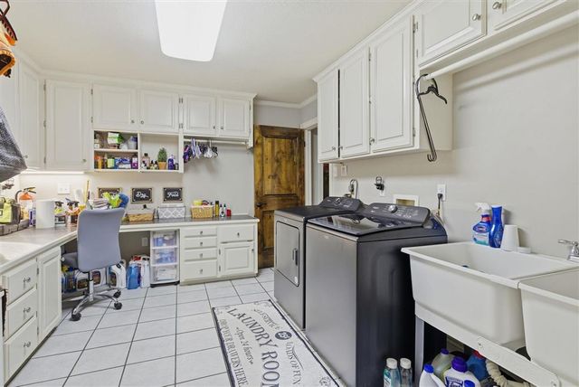 125 Highway 165, Iowa, LA 70647