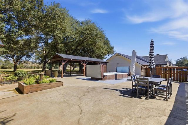 125 Highway 165, Iowa, LA 70647