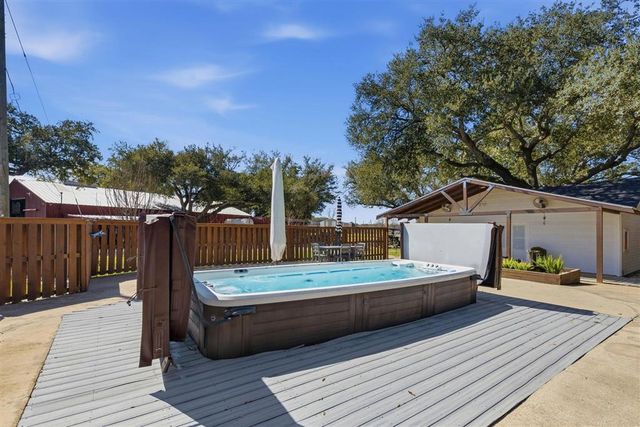 125 Highway 165, Iowa, LA 70647