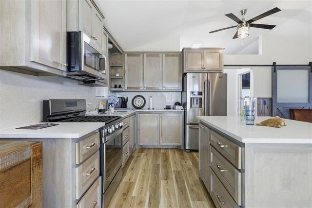 125 Highway 165, Iowa, LA 70647