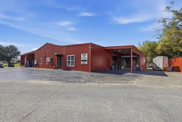 125 Highway 165, Iowa, LA 70647