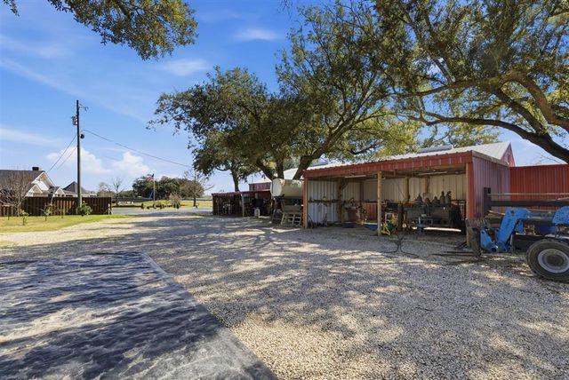 125 Highway 165, Iowa, LA 70647