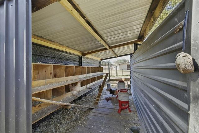 125 Highway 165, Iowa, LA 70647