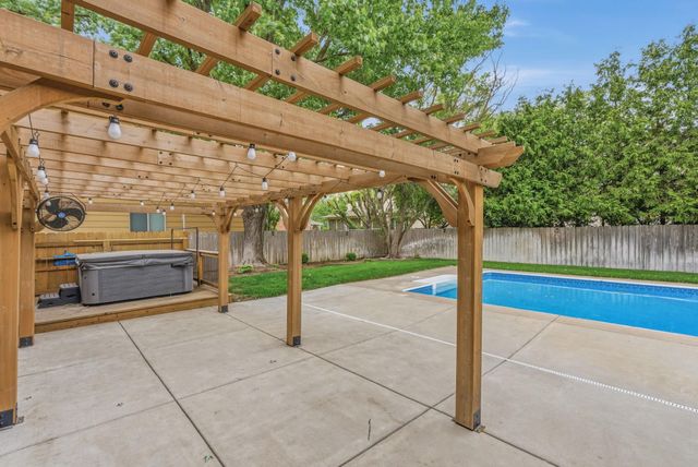1659 S Tamarisk Dr, Wichita, KS 67230