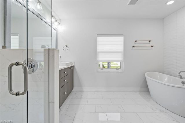 2415 W Price BLVD, North Port, FL 34286