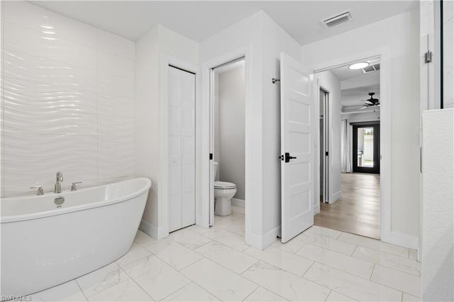 2415 W Price BLVD, North Port, FL 34286