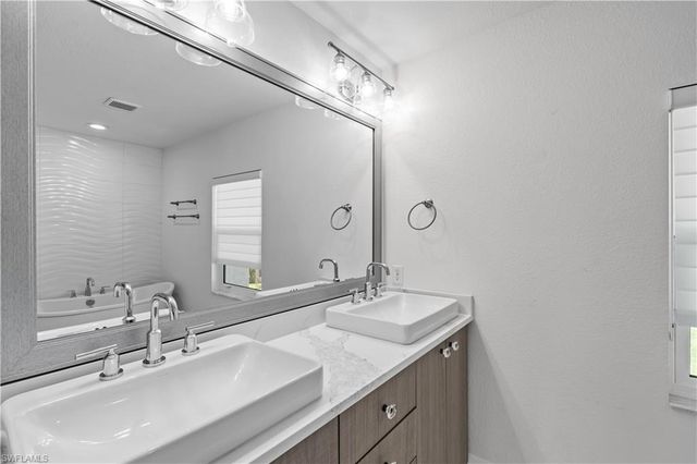 2415 W Price BLVD, North Port, FL 34286