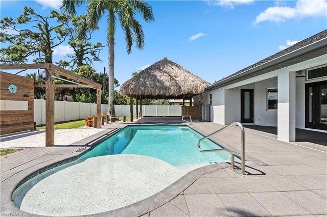 2415 W Price BLVD, North Port, FL 34286
