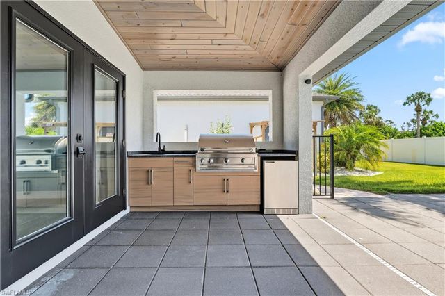 2415 W Price BLVD, North Port, FL 34286