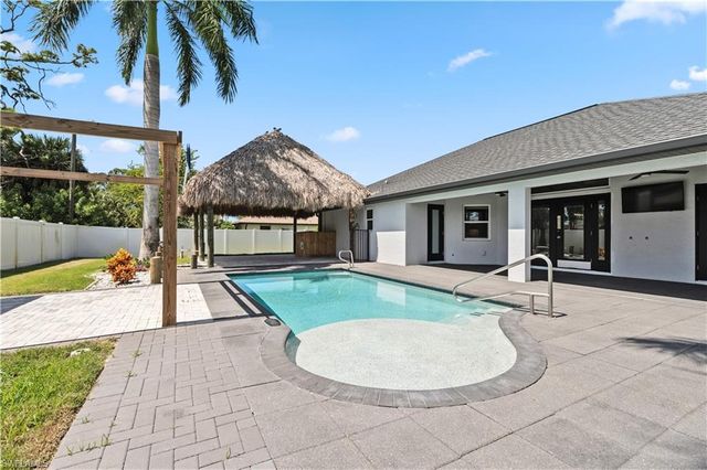 2415 W Price BLVD, North Port, FL 34286