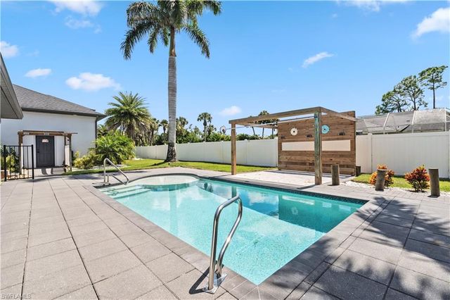 2415 W Price BLVD, North Port, FL 34286