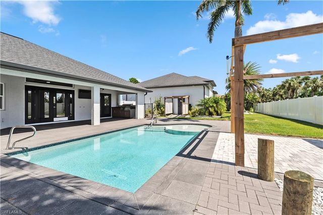 2415 W Price BLVD, North Port, FL 34286