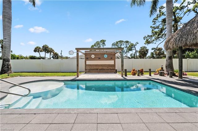 2415 W Price BLVD, North Port, FL 34286