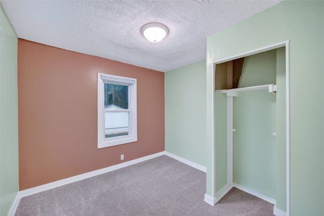 1705 E 29th Street, Des Moines, IA 50317