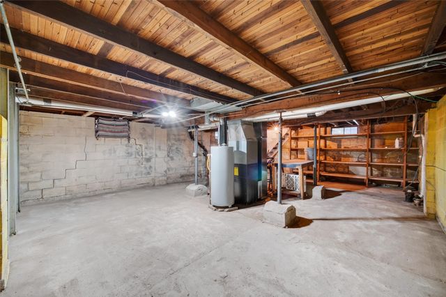 1705 E 29th Street, Des Moines, IA 50317