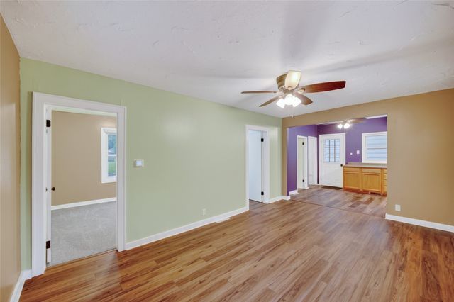1705 E 29th Street, Des Moines, IA 50317