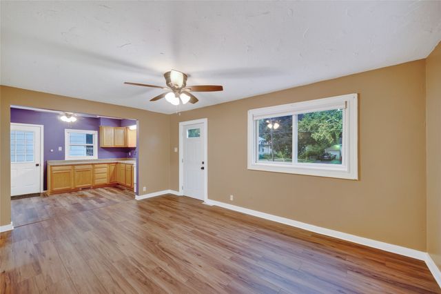 1705 E 29th Street, Des Moines, IA 50317